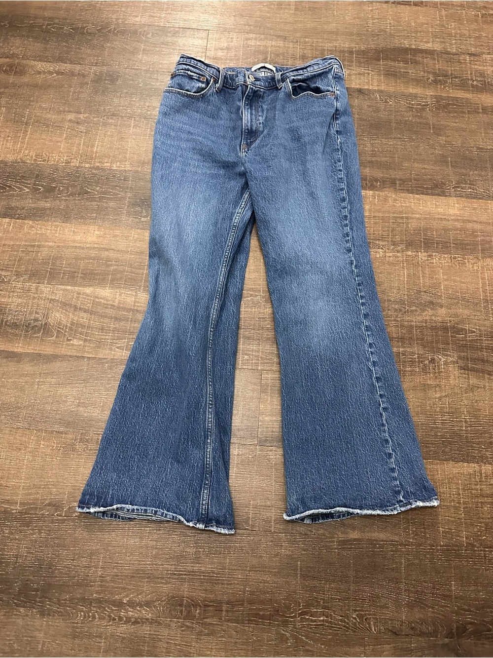 Abercrombie & Fitch The Vintage Flare High Rise Medium Blue Denim Jeans Size 32